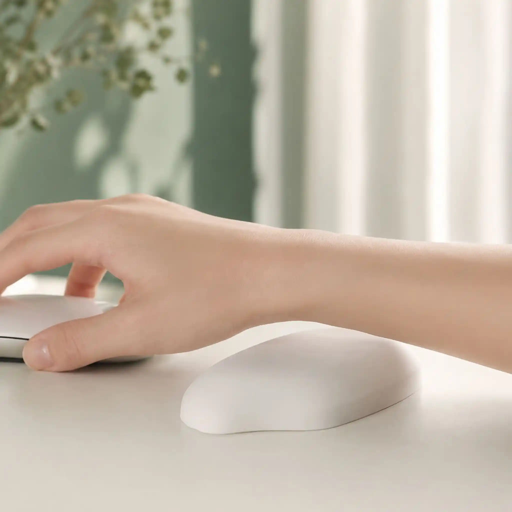 Diagram showing proper wrist alignment and joint pressure relief for long typing hours with the RelievoCare Wrist Support Set.